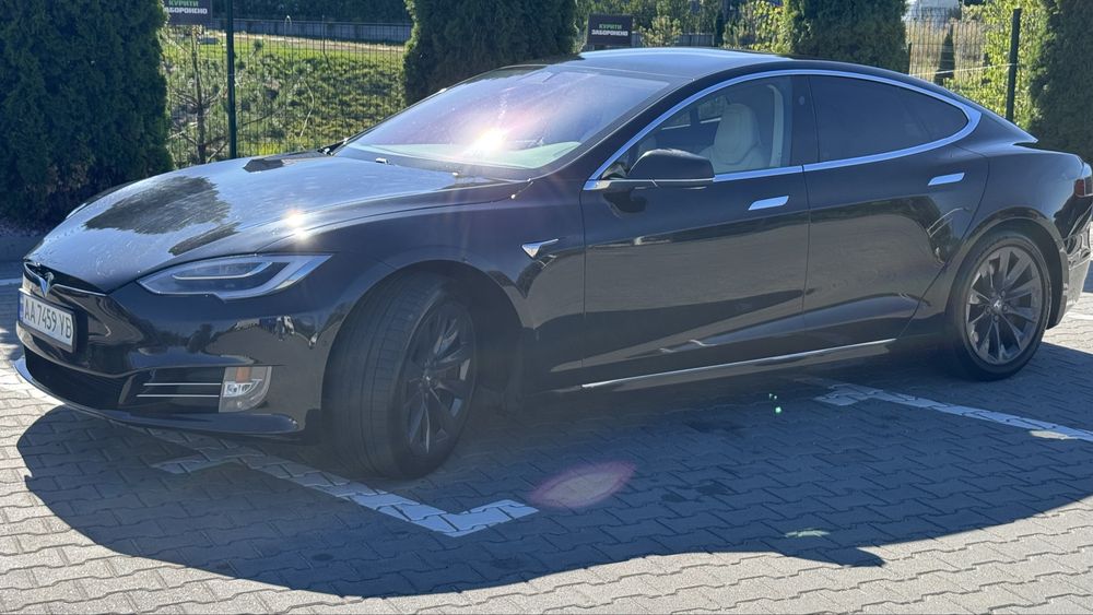 Tesla model S 100D, 2018 року(Тесла модель S) повний привід,  красивого чорного кольору