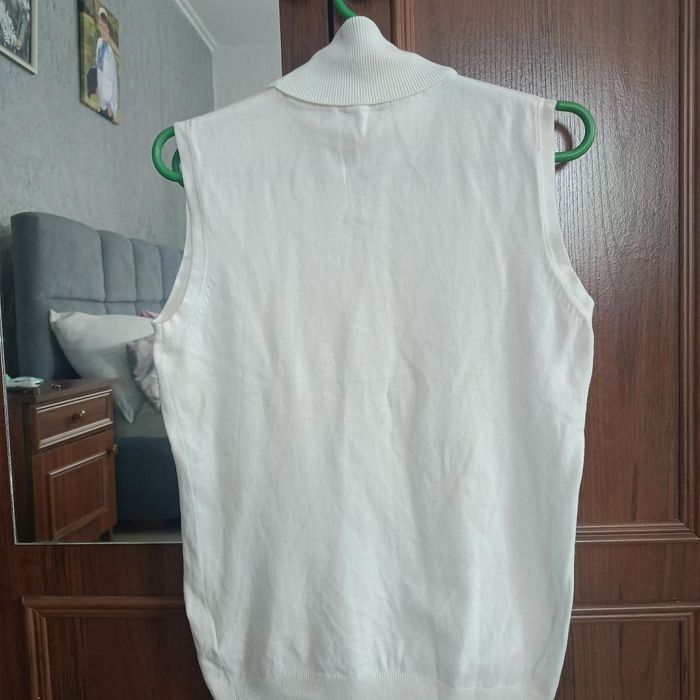 Жіноча безрукавка