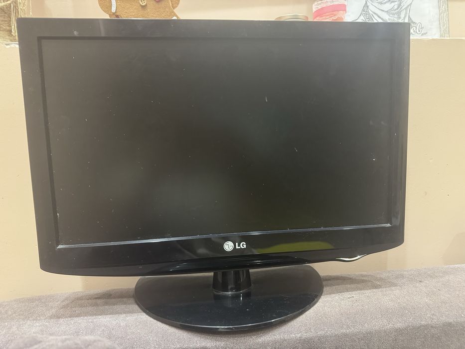 Телевізор 19" LG 19LH2000 у відмінному стані (для кухні, дачі)