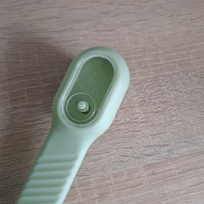 Szczotka z dozownikiem płynu