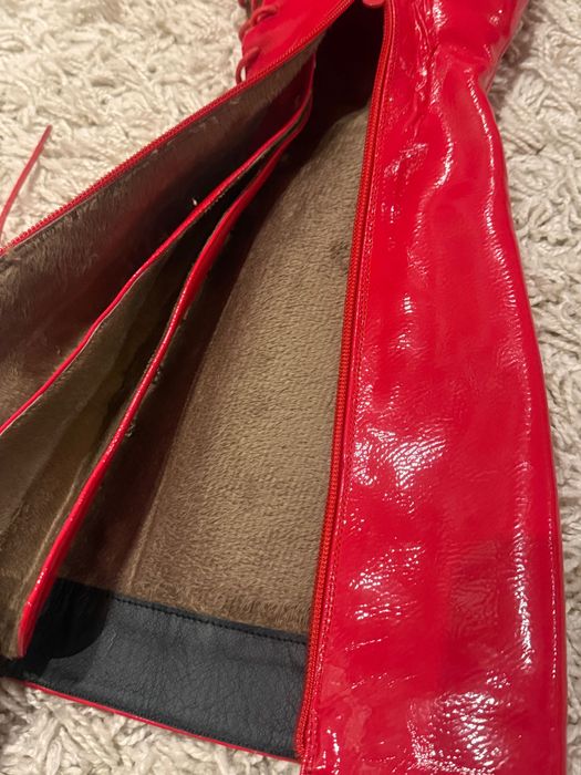 Стріпи чоботи червоні лакові