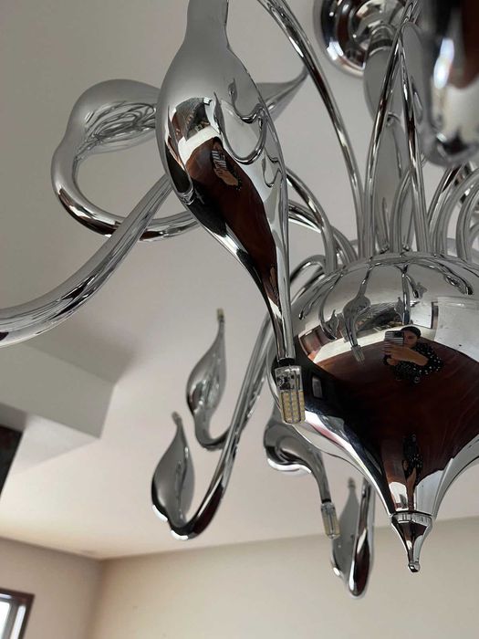 Candeeiro de Teto Moderno/Lustre Cromado de Design Elegante