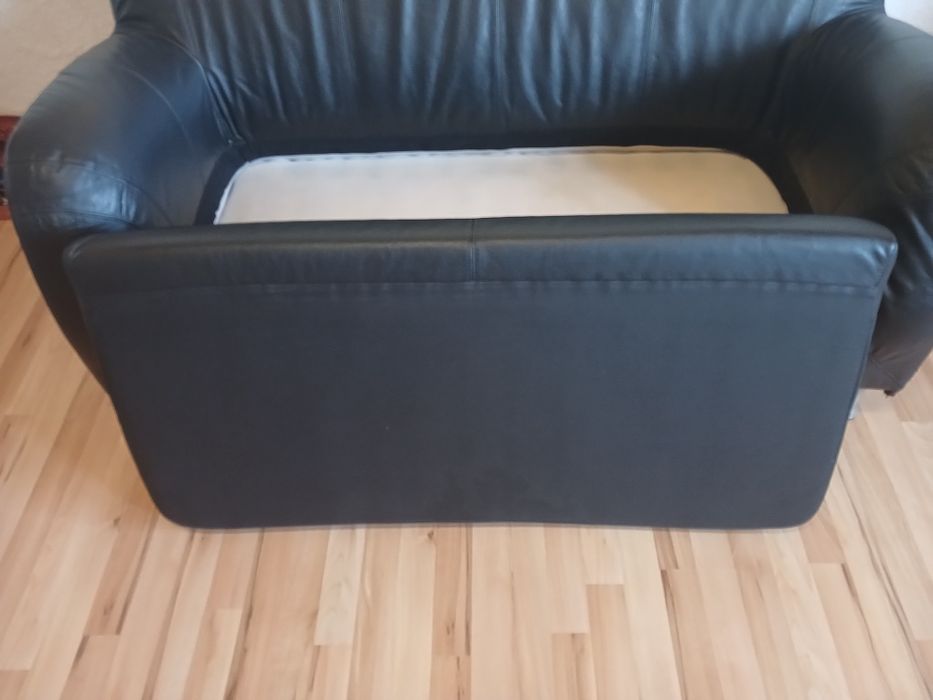 Шкіряний диванчик