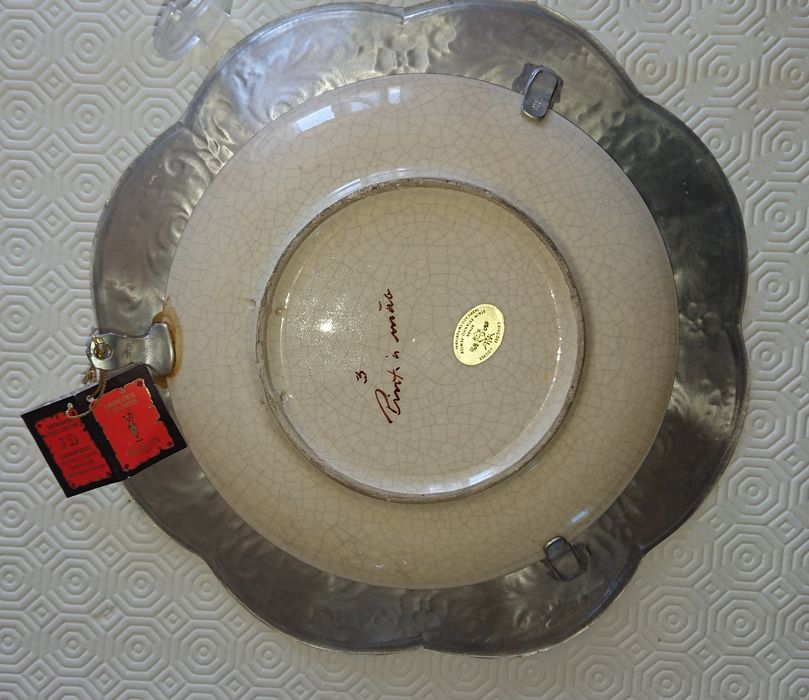 Pratos louça e estanho pintados à mão Criações J. Dores