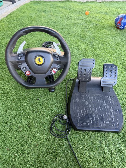Volante Ferrari + Pedais Thrustmaster T80 – PS4/PS5