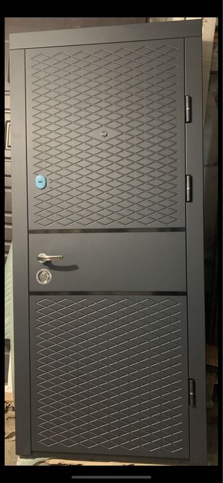 Входные двери. Есть услуга монтажа и доставки.