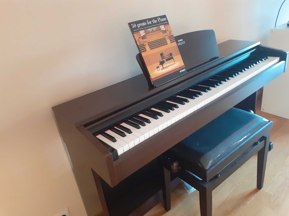 Piano digital Yamaha Arius YDP-140 + banco regulável + manuais originais