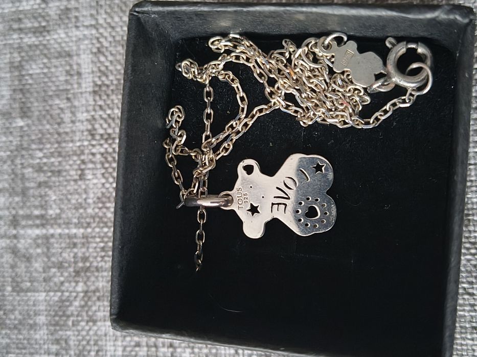 Sprzedam srebrny łańcuszek z zawieszką Tous