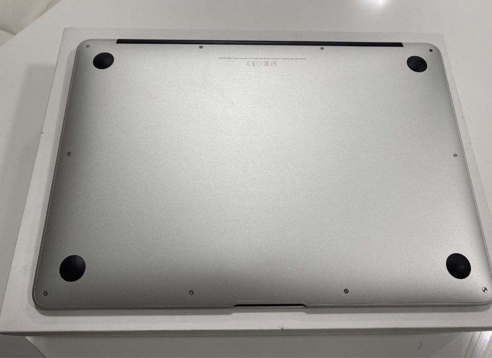 MacBook Air 13” ( i7/8gb/256gb)