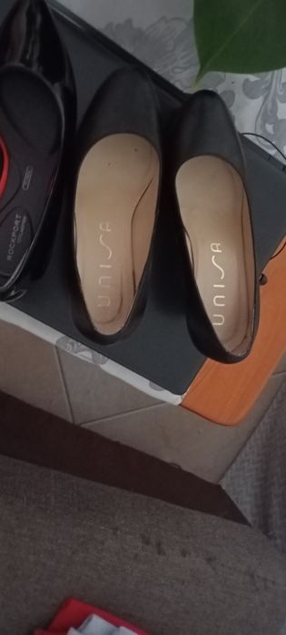 2 pares sapatos novos n 35