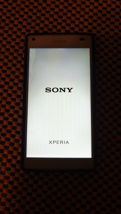 Телефон Sony Xperia Z5 compact (E5823) с комплектом защиты.