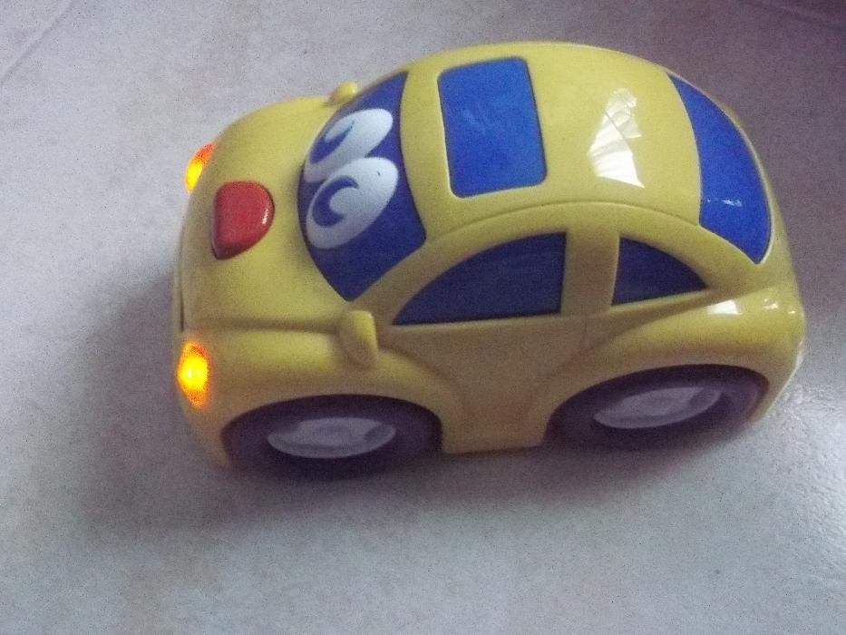 Carro com luz e som