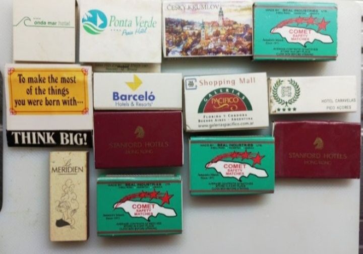 Vendo caixas de fósforos estrangeiras e portuguesas.