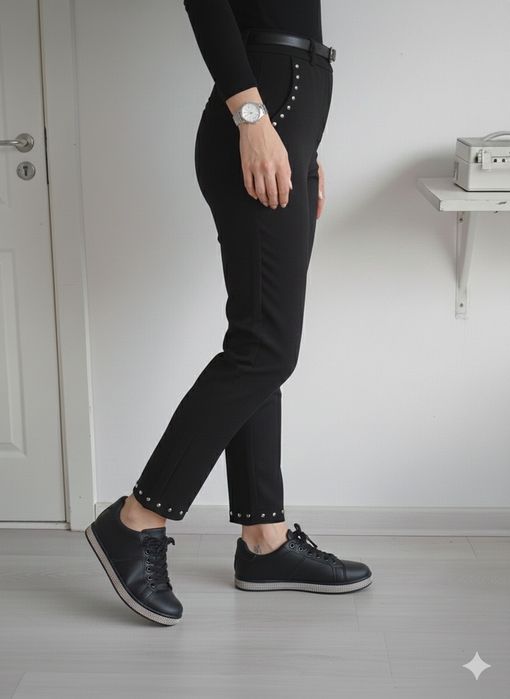 Sapatilhas / Ténis pretas com brilhantes - Tamanho 38 - Novas!