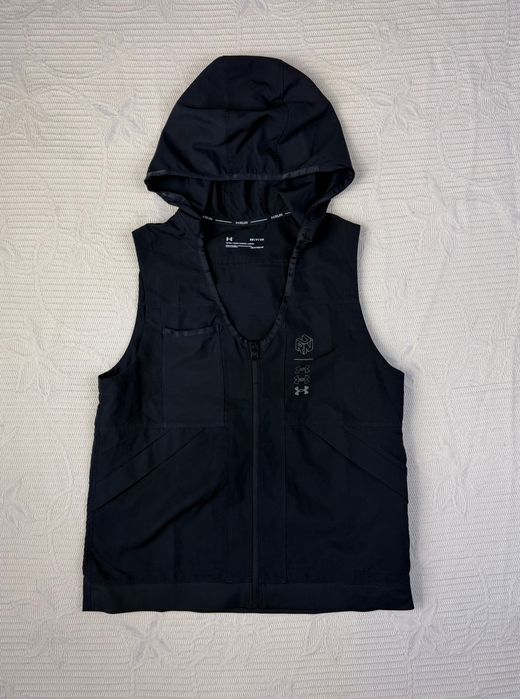 Damska kamizelka do biegania Under Armour Run Anywhere Vest Kurtka 666