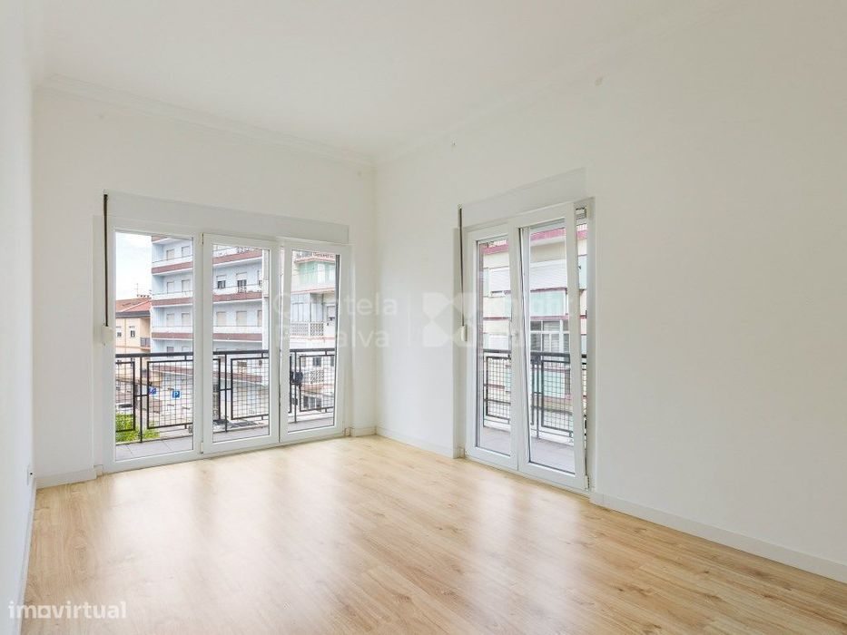Apartamento T2 para arrendamento em Cacilhas