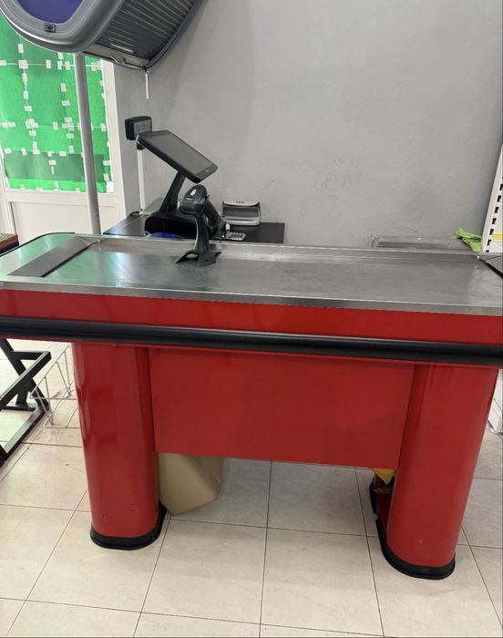 Касовий стіл . .