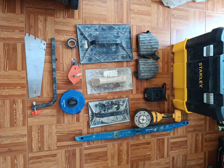 Vendo ferramentas para construção