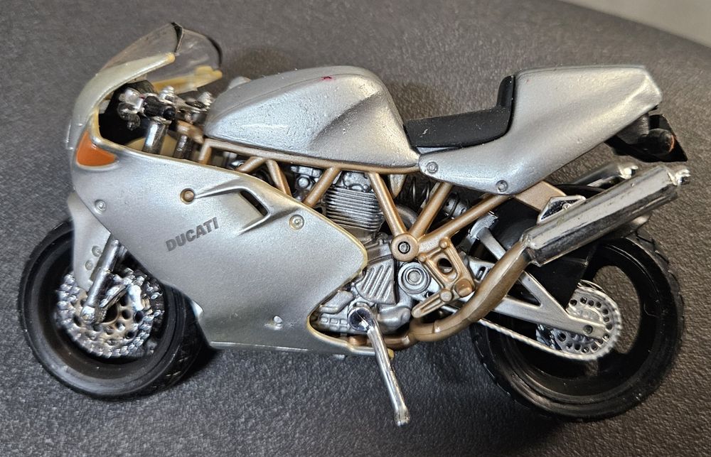 Miniatura moto Ducati Supersport 900