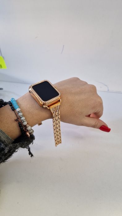 Smartwatch nowy. Z wymiennymi paskami.