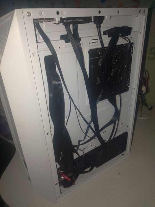 Корпус QUBE, білий, з загартованим склом