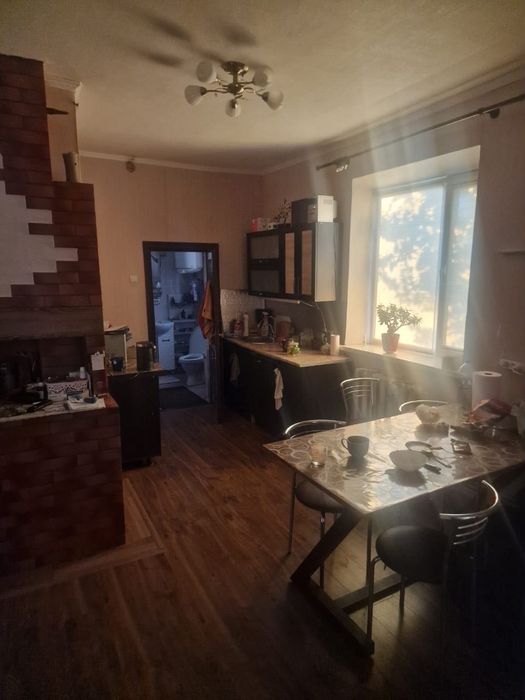 Продається будинок з господарством