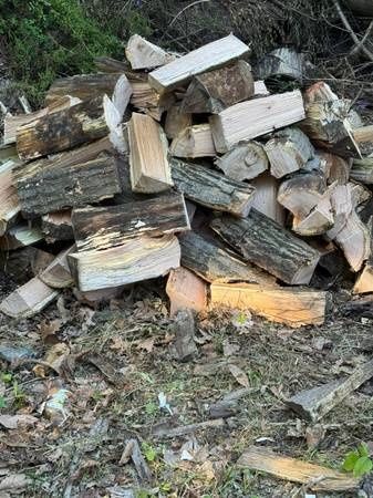 Drewno opałowe, kominkowe  świerk /modrzew/sosna  200 zł/mp150 zl /mp ..Pocięte na klocki 30-40 cm.