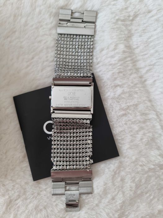 Relógio ONE metalizado