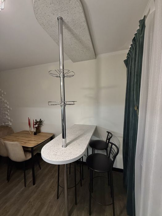 Барная стойка и барные стулья