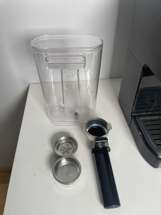 Kolbowy ekspres ciśnieniowy Black&Decker USZKODZONY
