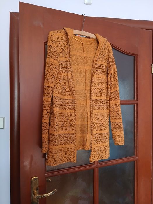 Sweter młodzieżowy  z kapturem  roz S