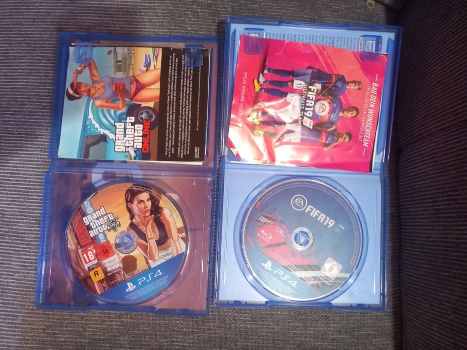 Ps4 com 1 comando e 2 jogos