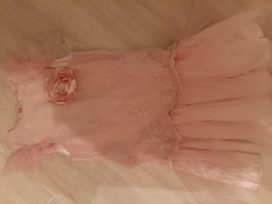 Кружевное нарядное платье