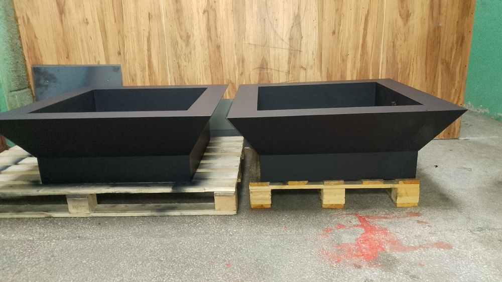 Palenisko 100x100cm z rusztem  i pokrywą.