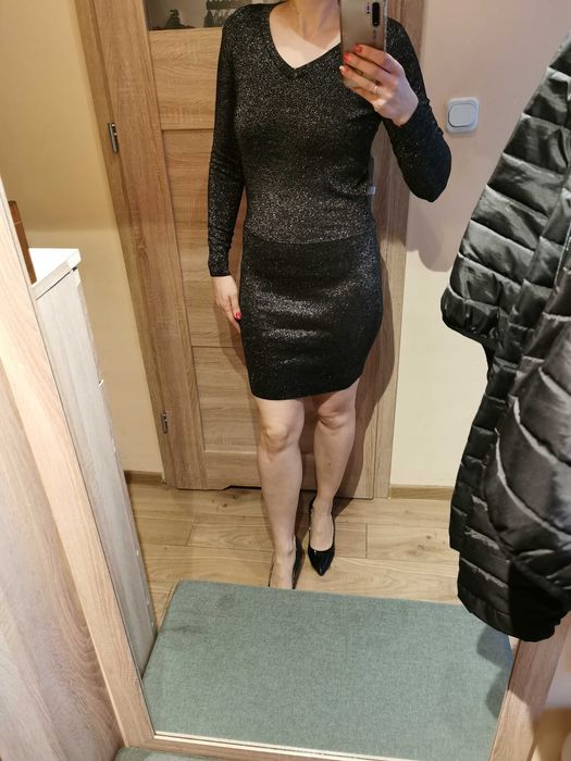 Czarna sukienka ze srebrną nicią z Orsay