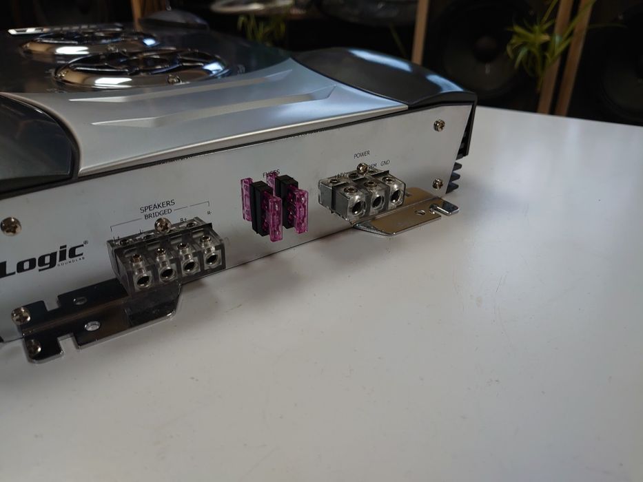 Автомобильный 2х канал ный усилитель Logik 2х150вт . АВ класса