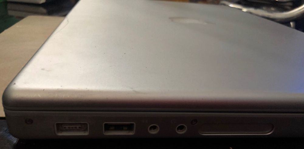 MacBook Pro 15 A1211 2gb ramu,dysk 160gb