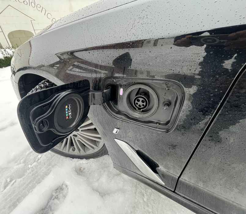 BMW 530E гібрид плагін