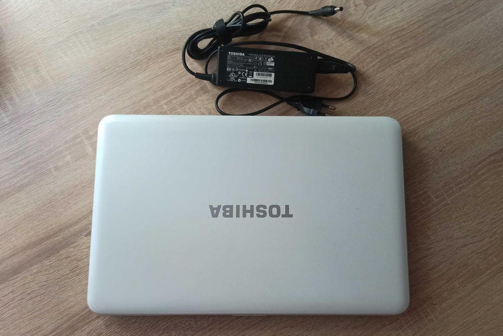Ноутбук Toshiba Satellite L850 под ремонт или на запчасти