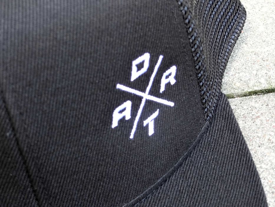 Czapka z daszkiem DARTMOOR trucker czarna regulowana