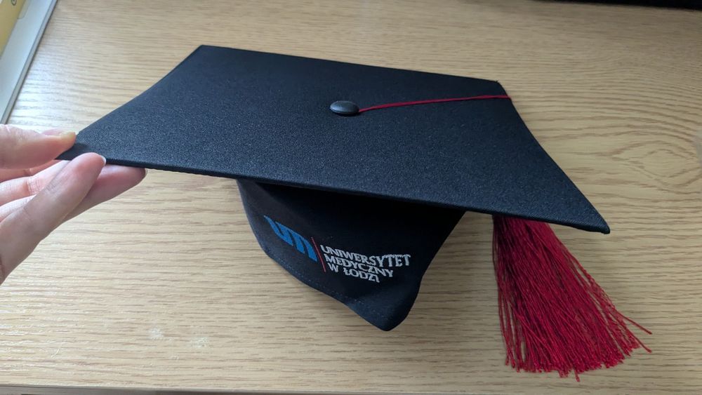 Biret czarny stan idealny