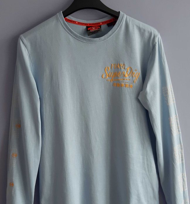 Jasnoniebieska koszulka z długim rękawem