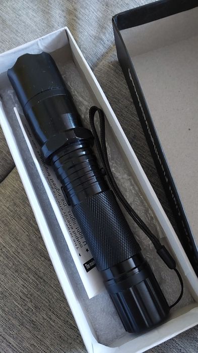 Latarka z paralizatorem akumulator do wymiany