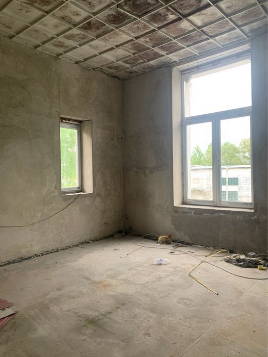 Продаж комерційного обʼєкта 1100 м² + 40 соток землі ЗВЯГЕЛЬ