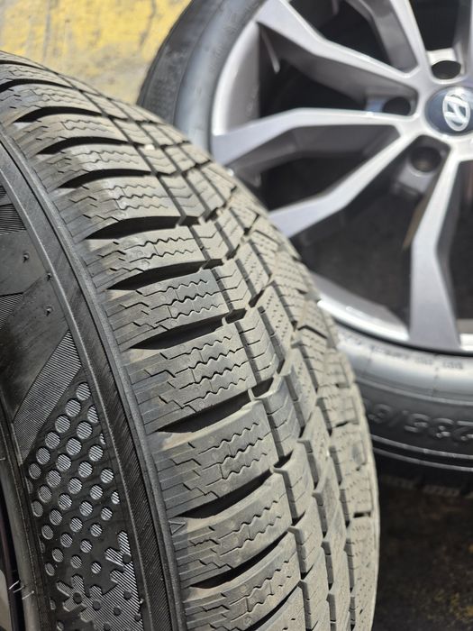 Komplet kół 235/60 R18.