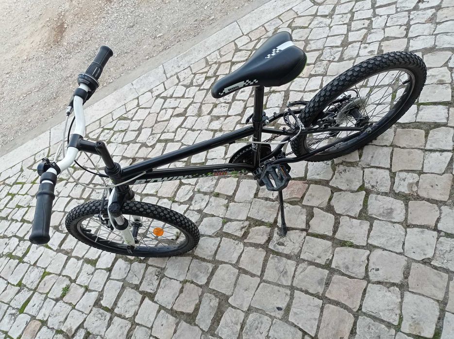 Bicicleta BTwin Criança com rodinhas de aprendizagem