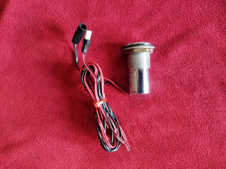 Кнопка сенсорная STERN для включения воды.