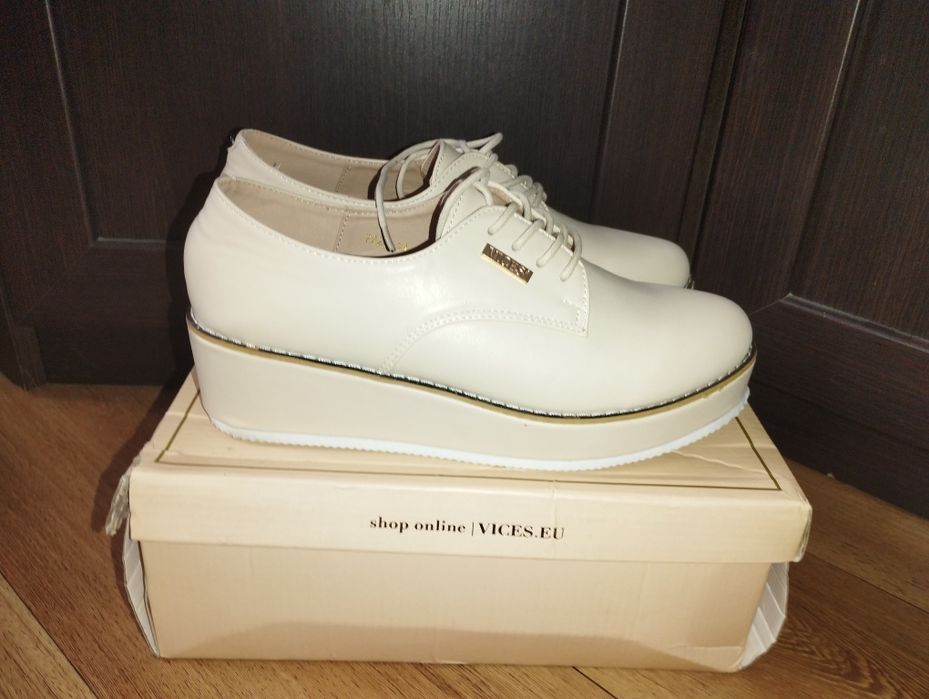 Vices 40 buty półbuty sneakersy kremowe skóra