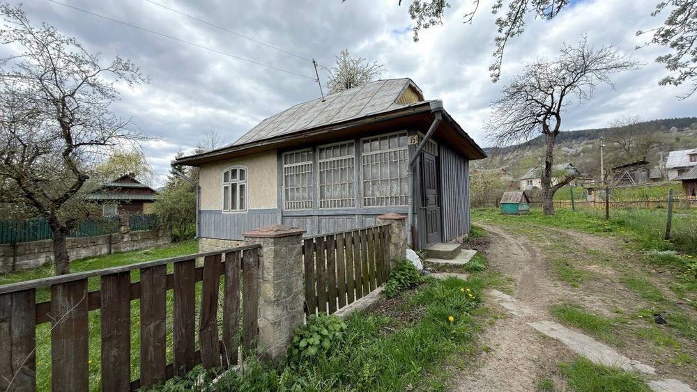 Продаж фасадної земельної ділянки з будинком у м. Яремче, уч. Дора Локація: район АТБ та UPG