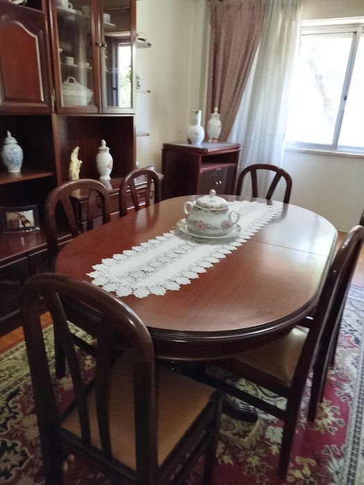 Sala de Jantar Completa em Madeira – Excelente Estado